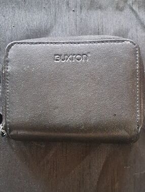 Buxton Black Compact Zip Mens Wallet Holds multiple cards with ample space